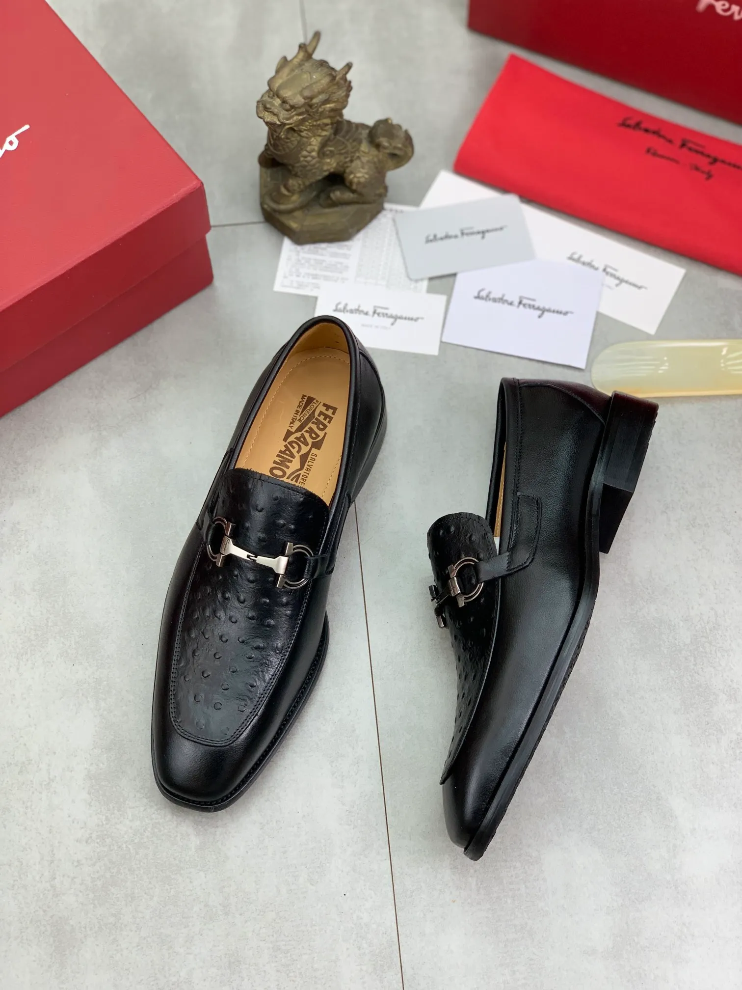 Men's Men's Shoes 💰P460💰[New Style] Water-dyed Niuli 🆘[Salvatore Ferragamo] Ferragamo's latest casual business leather shoes for men! Available at counters simultaneously! The fabric is made of specially imported original pebbled calfskin, and the lining is made of imported water-dyed cowhide. It is absolutely luxurious and leads the fashion trend. Matching code: 38-45 (46 can be customized) multiple colors available